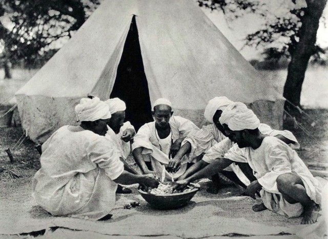 Sudanese sailors sharing a meal.